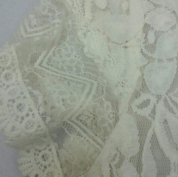 💚The Limited woman's lace top Blouse off white - Picture 3 of 6